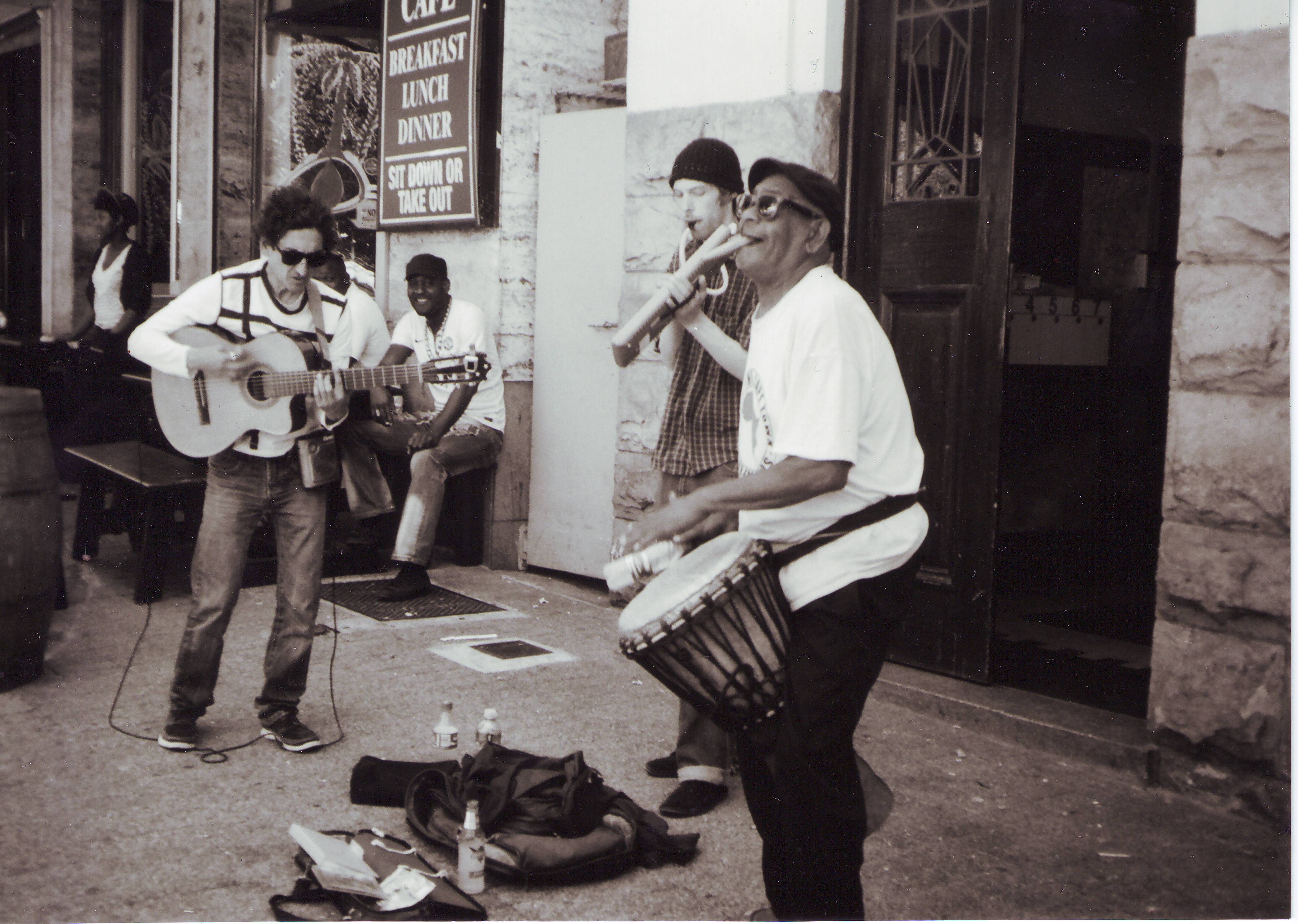 obligatorystreetmusician20001